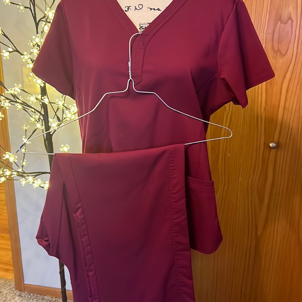 Scrub set
